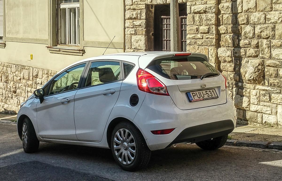 Ford Fiesta mk7, fotografiert in Sommer, 2019 (Pécs, HU).
