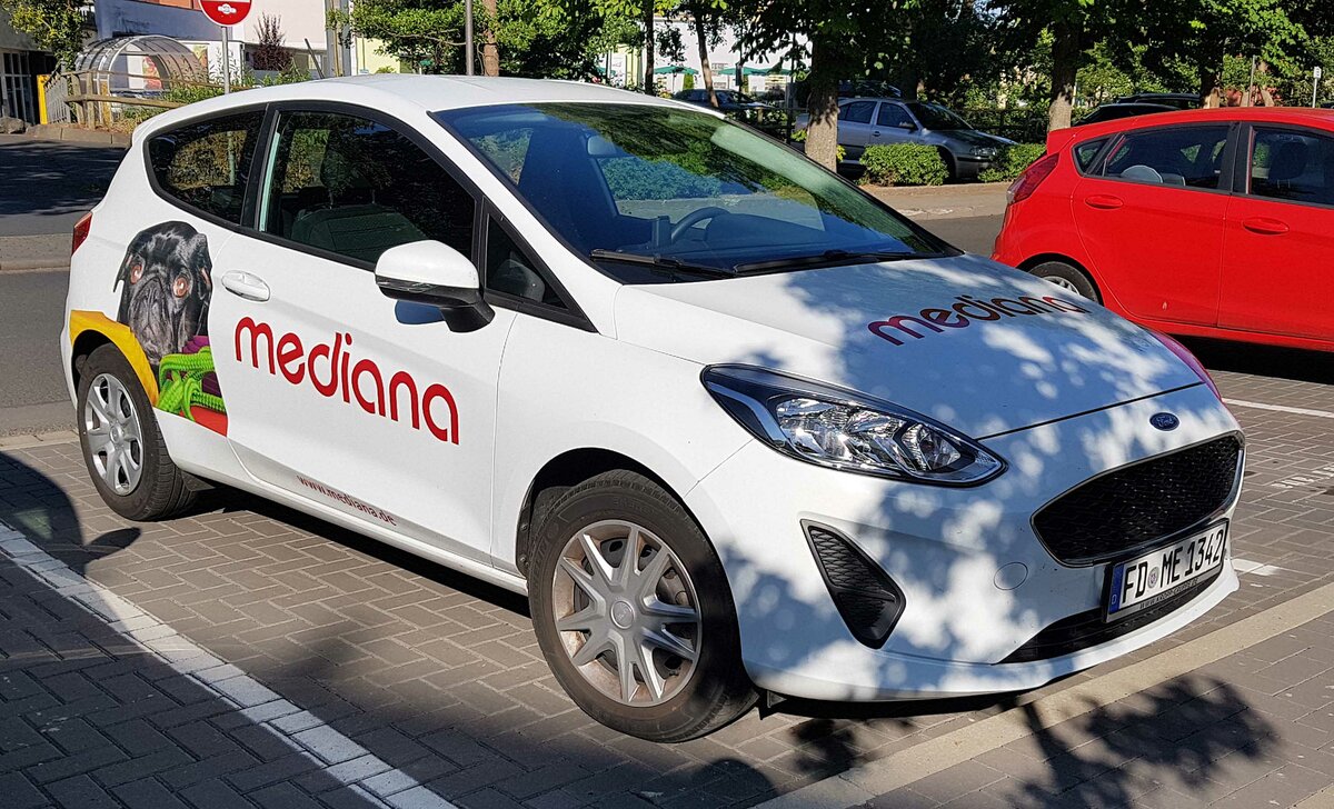 =Ford Fiesta vom Pflegedienst MEDIANA steht im Juli 2023 in Hünfeld