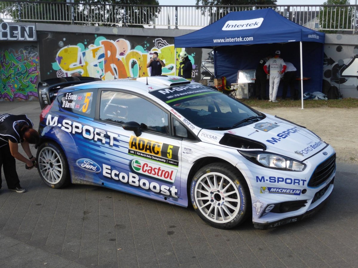 Ford Fiesta RS WRC (Elfyn Evans / Daniel Barritt) im Servicepark der Deutschland-Rallye, 23.08.2015