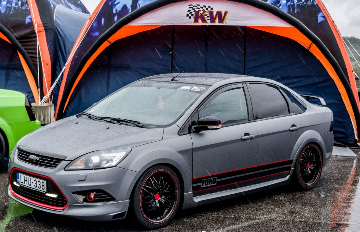 Ford Focus II, Seitenansicht, Tuning von O.CT. Foto: Paddock des Hungaroring beim WTCC Rennen, April 2016