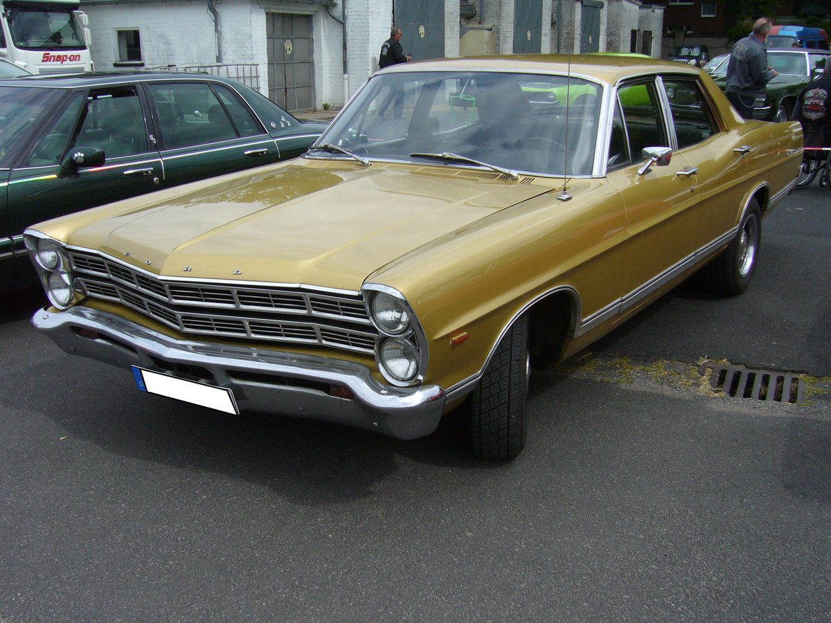 Ford Galaxie 500 fourdoor des Modelljahres 1967 im Farbton burnt amber. Primers Run Krefeld am 10.05.2018.