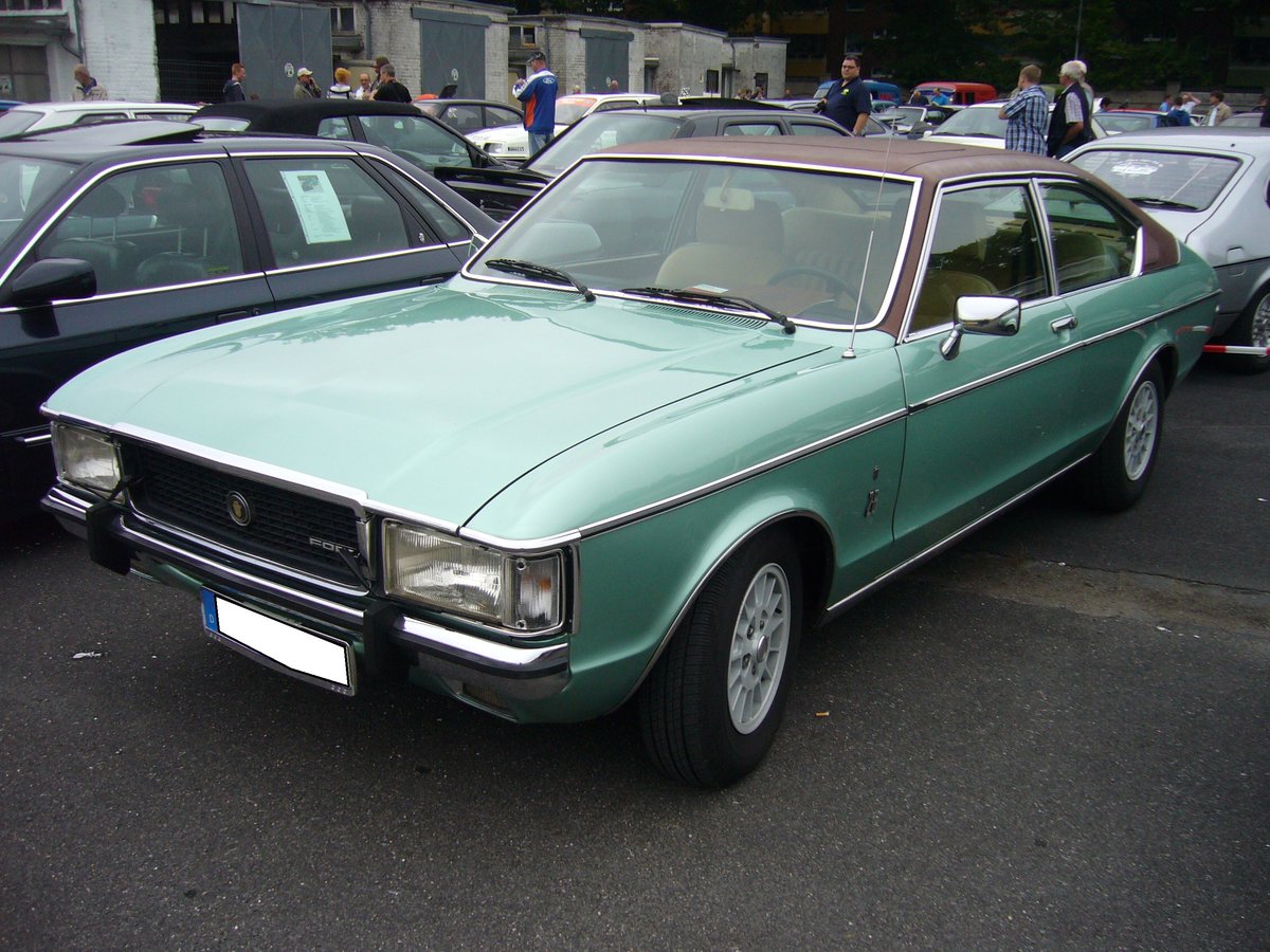 Ford Granada Ghia Coupe der Modelljahre 1975 - 1977. Der Granada und sein Schwestermodell Consul wurden bereits 1972 vorgestellt. 1975 erfolgte ein  Facelift . Das hier abgelichtete Coupe ist mit einem V6-motor, der aus 2550 cm³ Hubraum 125 PS leistet ausgerüstet. Classic-Ford-Event am 18.09.2018 in Krefeld.