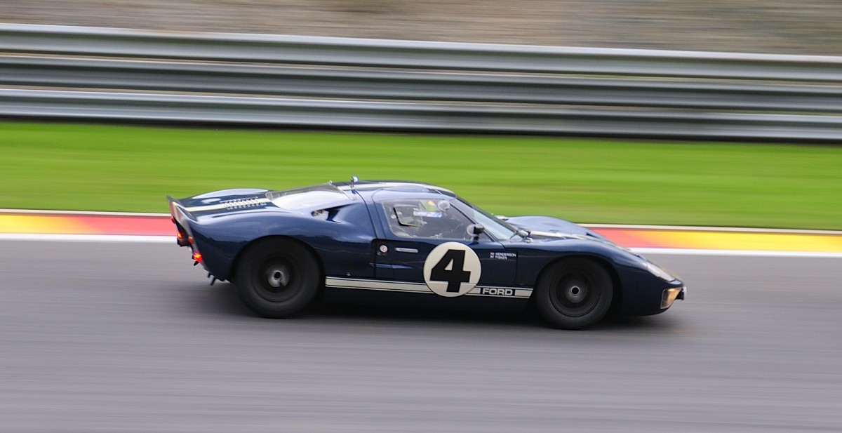 FORD GT40 MK1, Mitzieher bei 1/40 Sek. der Nr.4, beim 6h Classic Rennen in Spa Francorchamps, am 19.9.2015