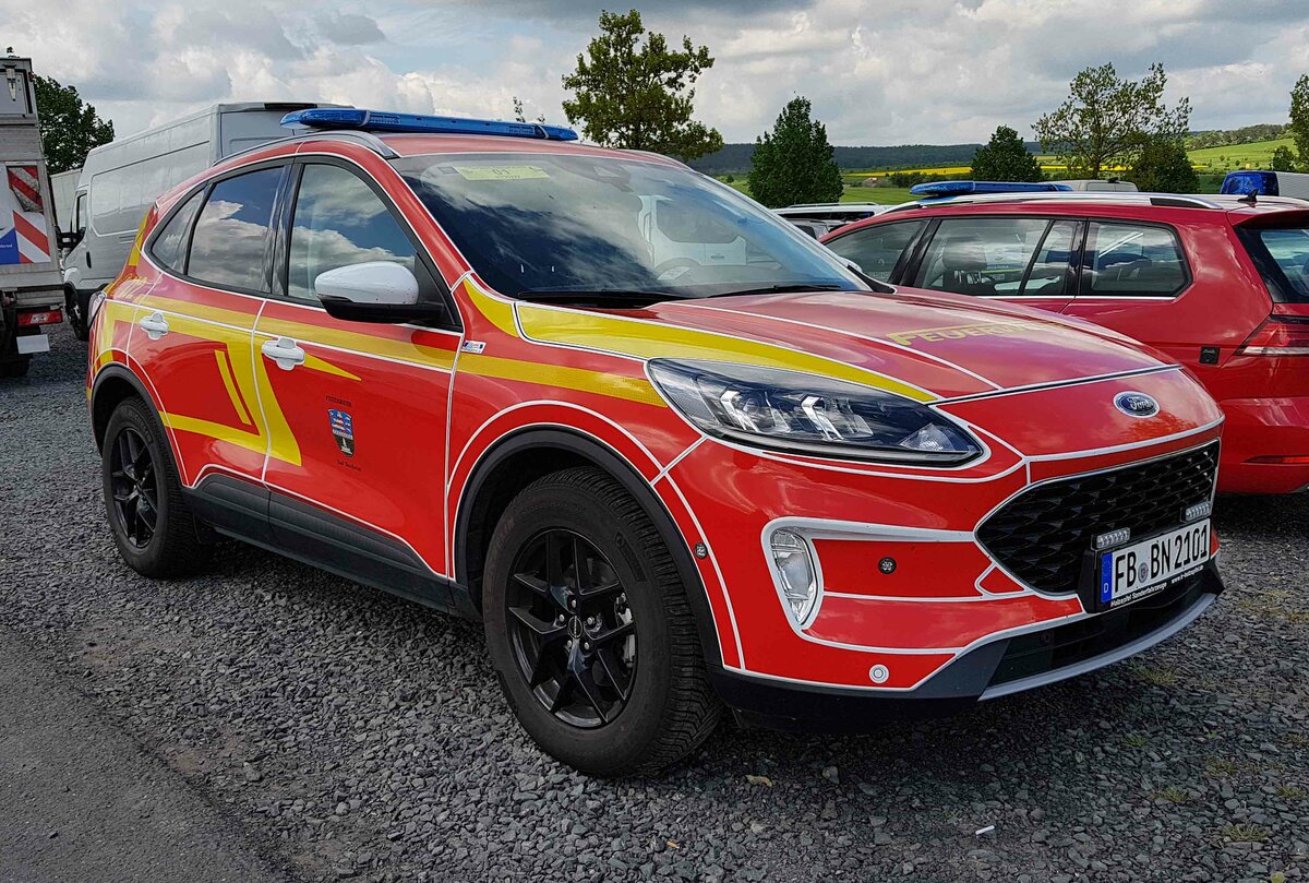 =Ford Kuga als Kommandowagen der Feuerwehr BAD NAUHEIM steht auf dem Parkplatzgelände der RettMobil 2022 in Fulda, 05-2022