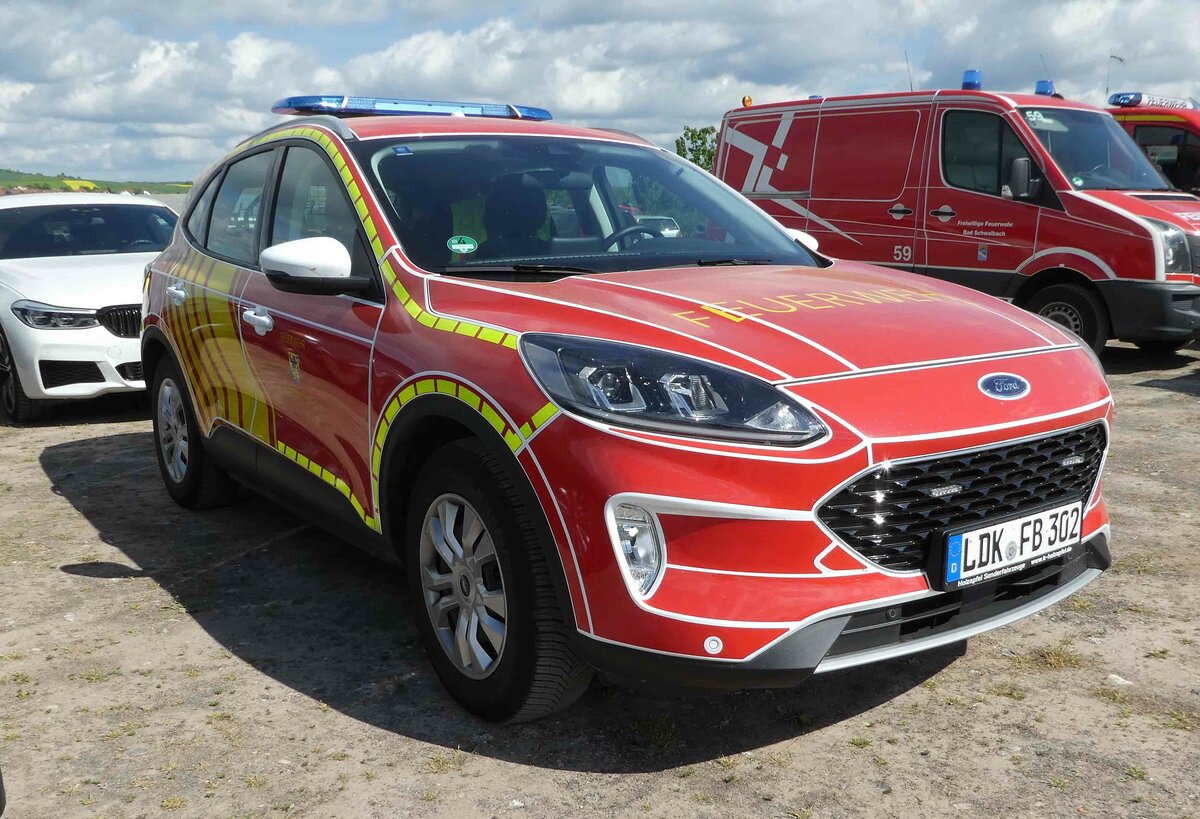 =Ford Kuga als Kommandowagen der Feuerwehr BRAUNFELS, gesehen auf dem Parkplatz der RettMobil im Mai 2022