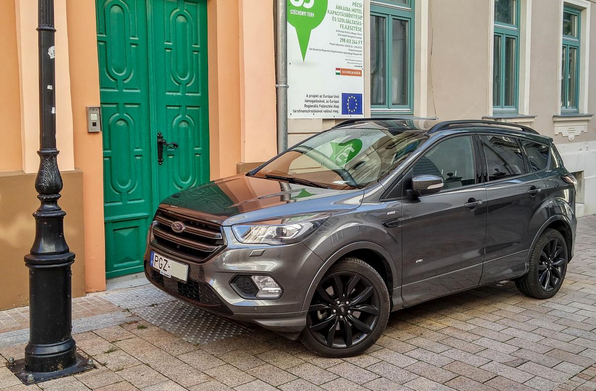 Ford kuga черный