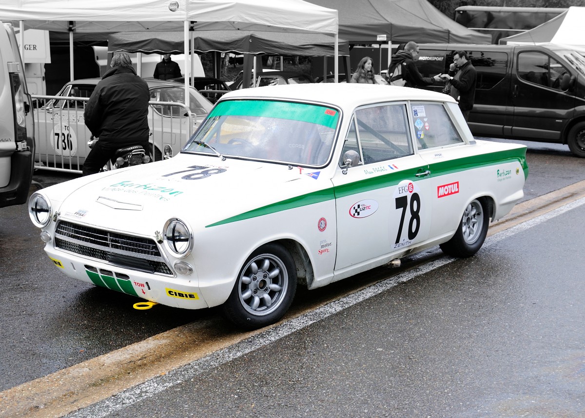 FORD Lotus Cortina, Bj.1965, 1594ccm, zurück im Fahrerlager der Historic Motor Racing News U2TC , Colorkey bearbeitete Aufnahme beim 6h Spa Classic am 19.September 2015.