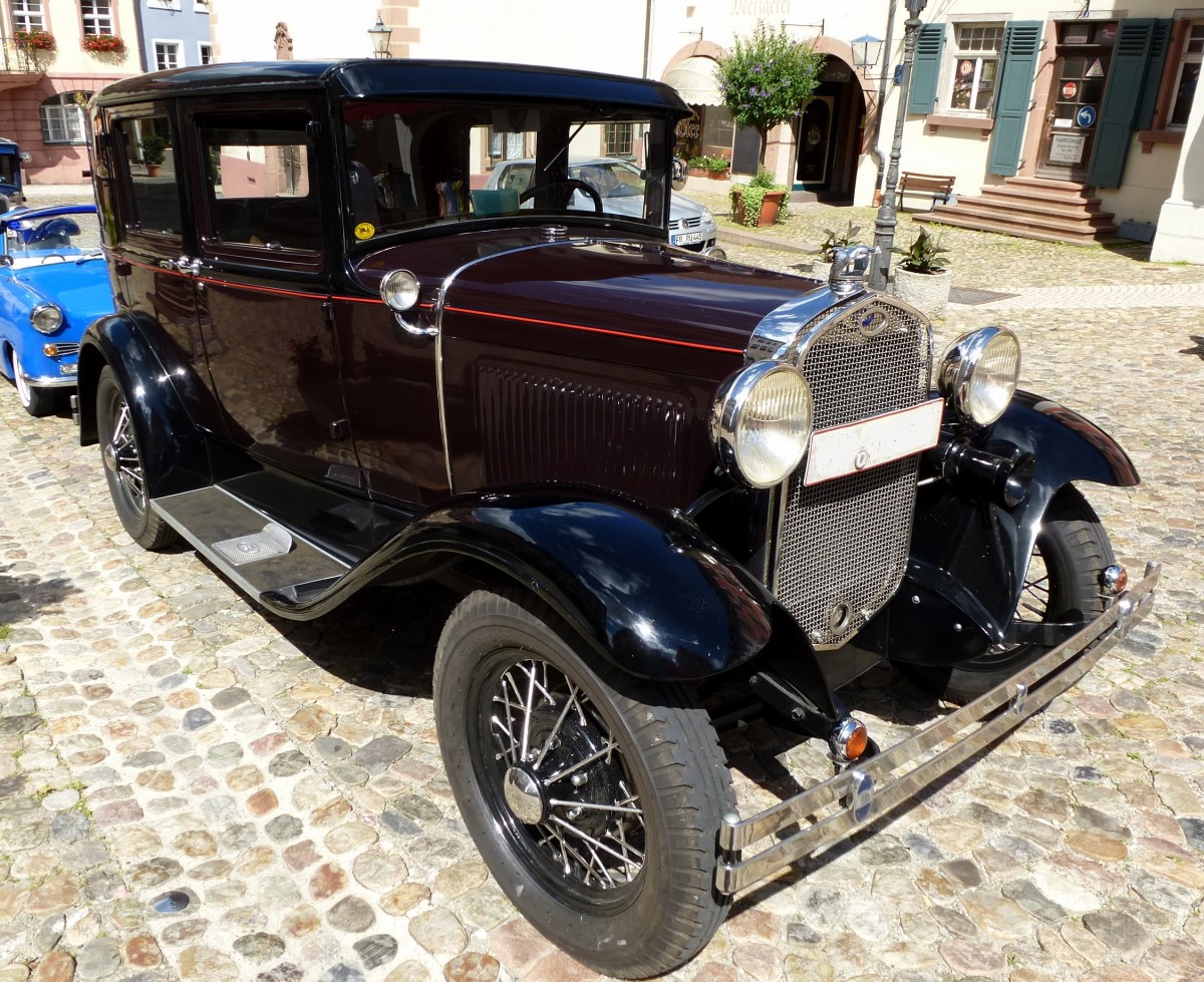 Ford Modell A Fodor Sedan, Baujahr 1928-31, gepflegter Oldtimer auf dem Marktplatz in Endingen/Kaiserstuhl, Juni 2013
