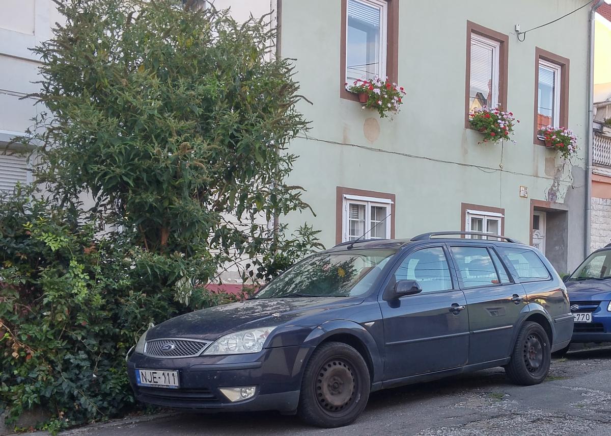 Ford Mondeo Mk3, fotografiert in Sommer, 2019 (Pécs, HU).
