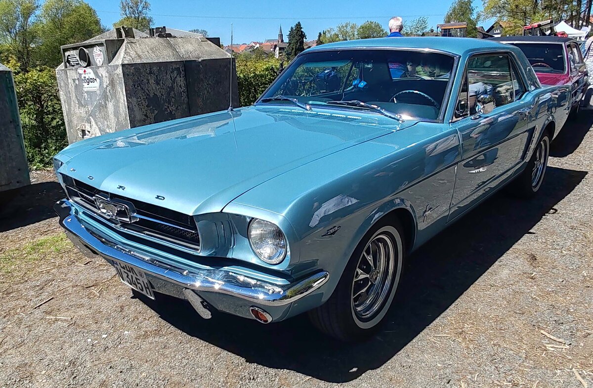 =Ford Mustang ausgestellt bei der Oldtimerschau in Wasenberg, 05-2025