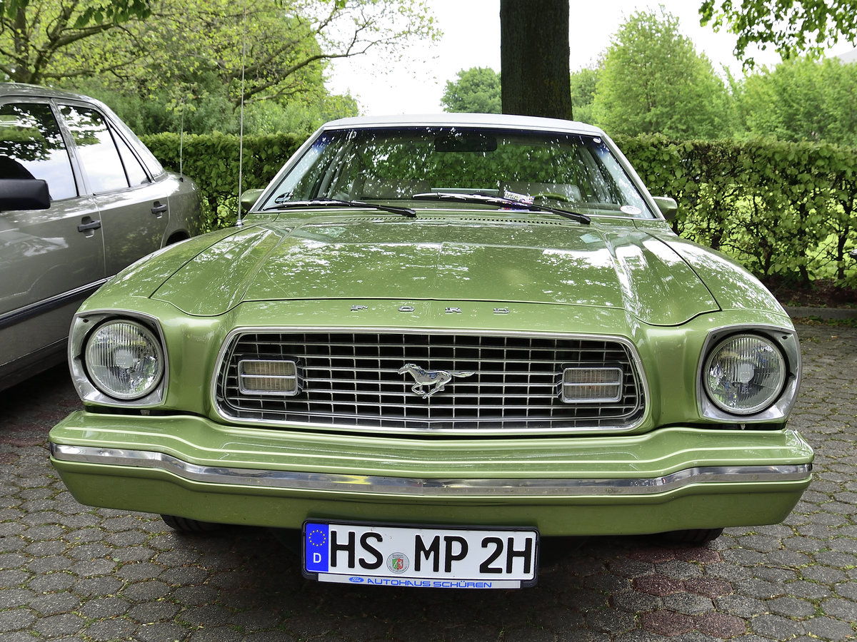 Ford Mustang beim „Frühlingserwachen“ der Oldtimer-Interessengemeinschaft Grenzland, am 1.5.2018. Geilenkirchener Sportpark Loherhof