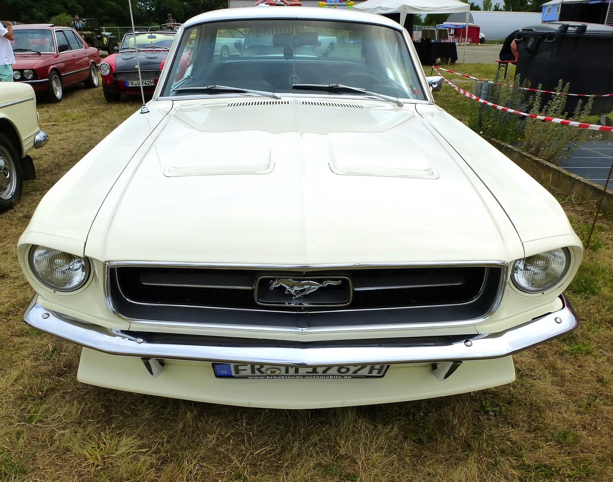 Ford Mustang, Frontansicht, ausgestellt beim warbird & oldtimer day Bremgarten 2017