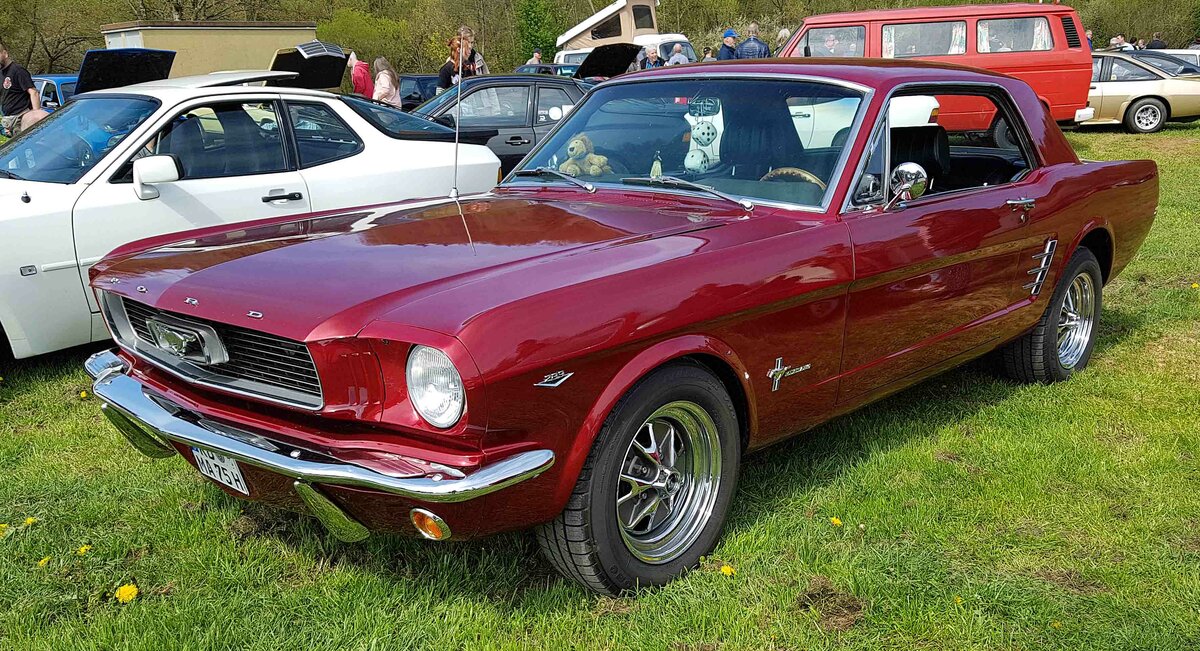 =Ford Mustang, gesehen bei der Oldtimerveranstaltung in Frankenberg/Eder im Mai 2023