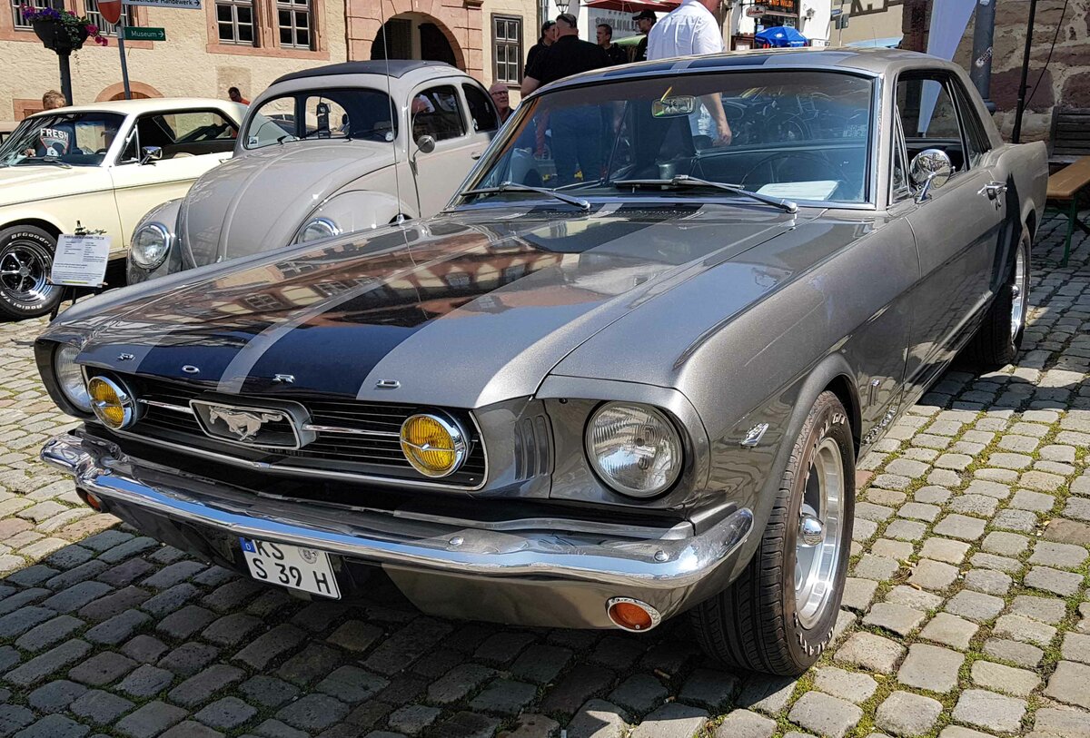 =Ford Mustang, gesehen bei der Oldtimerveranstaltung in Spangenberg im Mai 2023