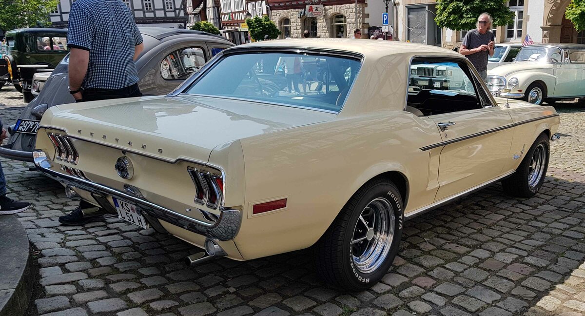 =Ford Mustang, gesehen bei der Oldtimerveranstaltung in Spangenberg im Mai 2023