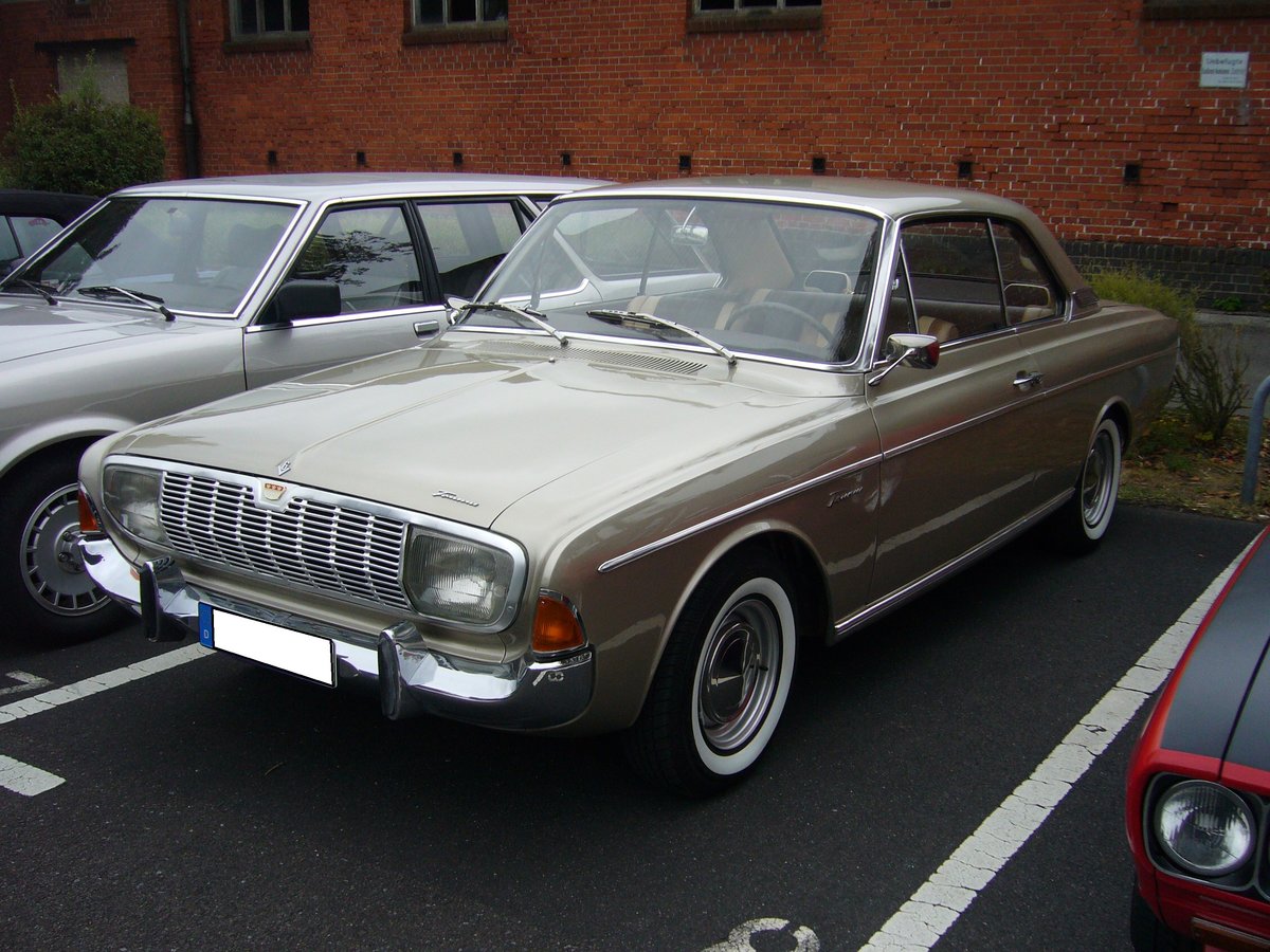 Ford Taunus P5 20M TS Hardtop Coupe. 1964 - 1967. Das 20M TS Hardtop Coupe war das Spitzenmodell der P5-Baureihe und schlug bei seiner Markteinführung mit DM 9700,00 zu Buche. Dafür erhielt der Käufer ein elegantes Coupe mit einem 1998 cm³ großen V6-motor, der 90 PS leistet. Classic-Ford-Event am 18.09.2016 in Krefeld.