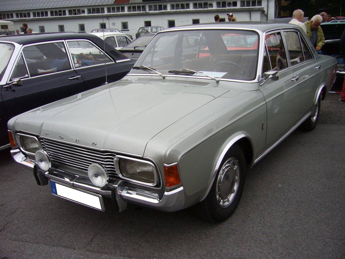 Ford Taunus P7b Limousine viertürig. 1968 - 1971. Eine solche 20M Limousine schlug bei ihrer Markteinführung mit DM 9970,00 in der Grundausstattung zu Buche. Classic-Ford-Event am 18.09.2016 in Krefeld. 
