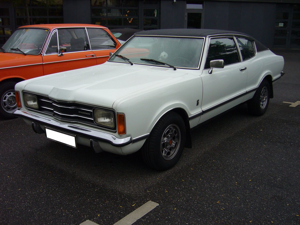 Ford Taunus TC Coupe 1.6 GXL. 1970 - 1975. Während die Ausstattungsvariante 1.6l XL aus 
1576 cm³ Hubraum 72 PS leistete, kam die GXL-Version durch die Bestückung mit einem Weber
32/38 Fallstromvergaser auf 88 PS. Herbstfest an der Düsseldorfer Classic Remise am 02.10.2016.