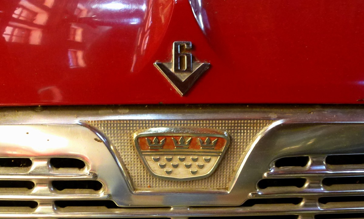 Ford Taunus V6, Khlerfront mit Logo der Mittelklasse-Limousine Baujahr 1970, Okt.2015