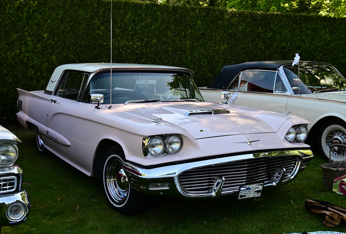 Ford Thunderbird , am 1.5.2026 auf dem Show / Ausstellungsgel�nde des Fr�hlingserwachen der Oldtimerfreunde Grenzland, Loherhof Geilenkirchen.