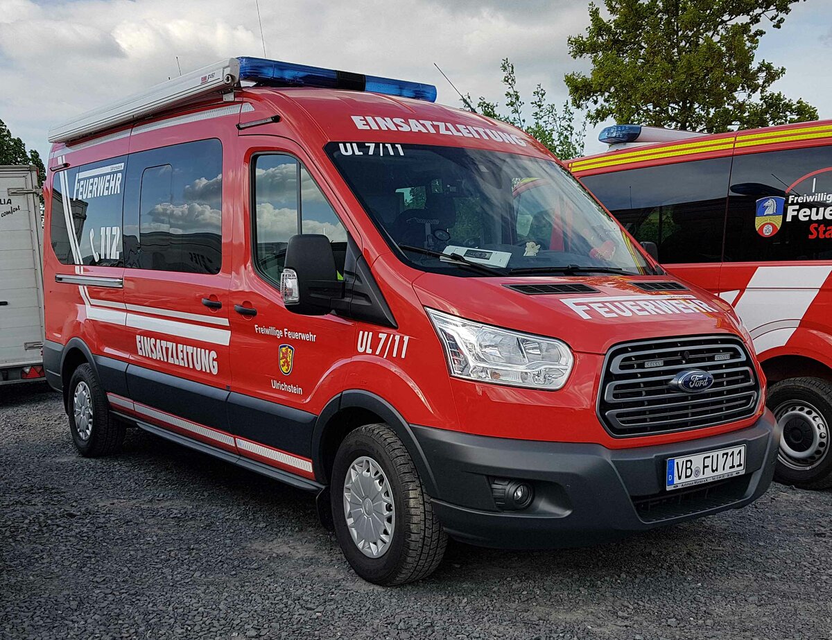 =Ford Transit als Einsatzleitungsfahrzeug der Feuerwehr ULRICHSTEIN, steht auf dem Parkplatz der RettMobil, 05-2022