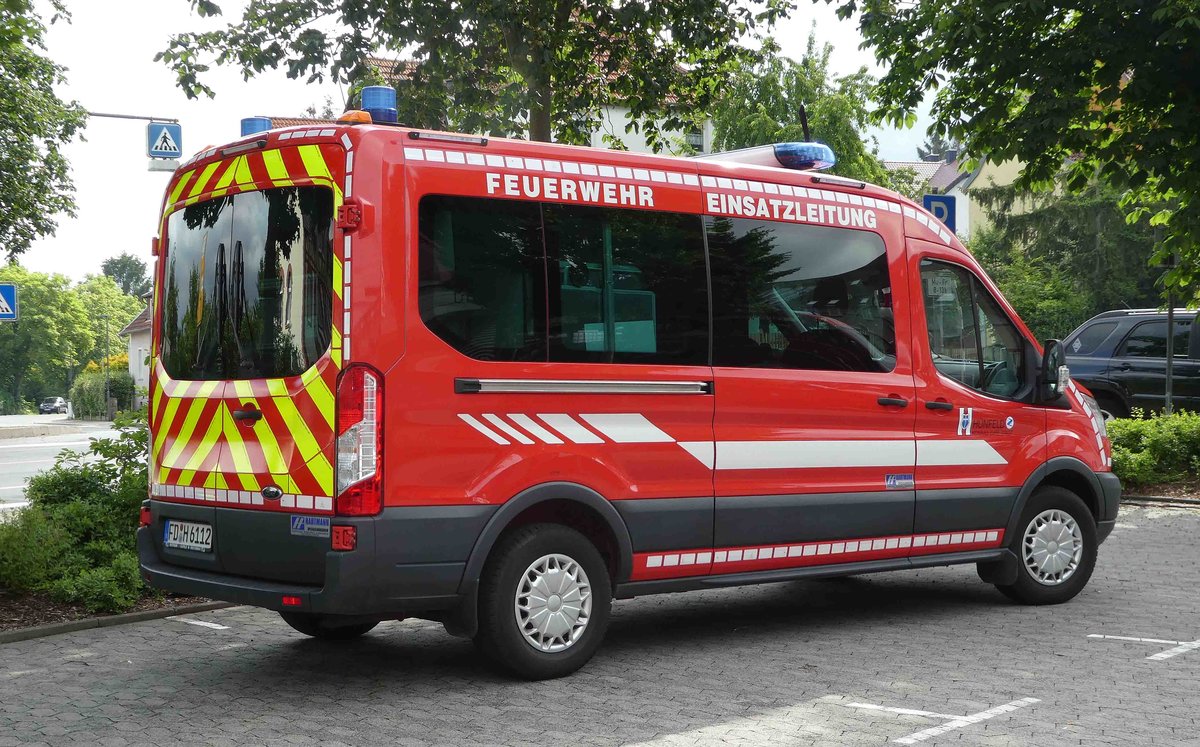 =Ford Transit als Einsatzleitwagen der Feuerwehr HÜNFELD ausgestellt beim Tag der offenen Tür im Juni 2019