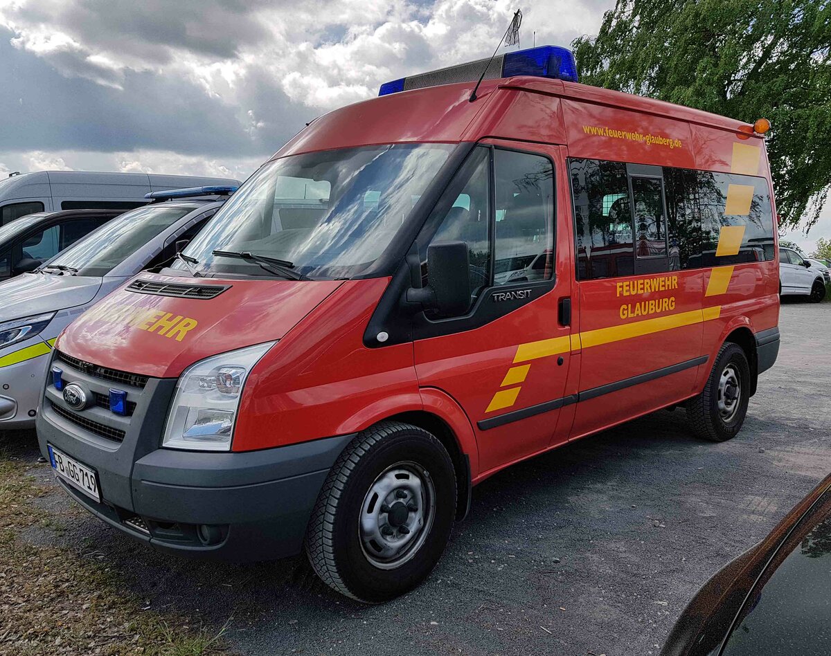 =Ford Transit als MTW der Feuerwehr GLAUBURG gesehen auf dem Parkplatzgelände der RettMobil 2022 in Fulda, 05-2022
