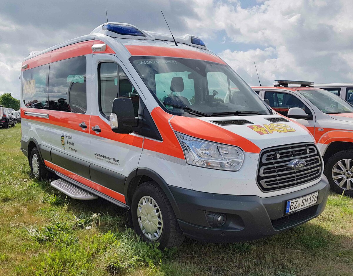 =Ford Transit vom ASB KV BAUTZEN, gesehen auf dem Parkplatz der RettMobil 2022 in Fulda, 05-2022