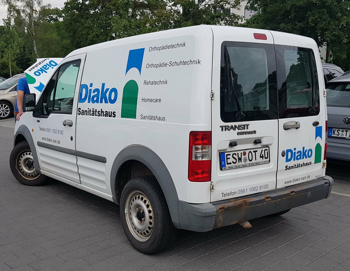 =Ford Transit Connect des Sanitätshauses DIAKO unterwegs in Kassel im Juni 2022