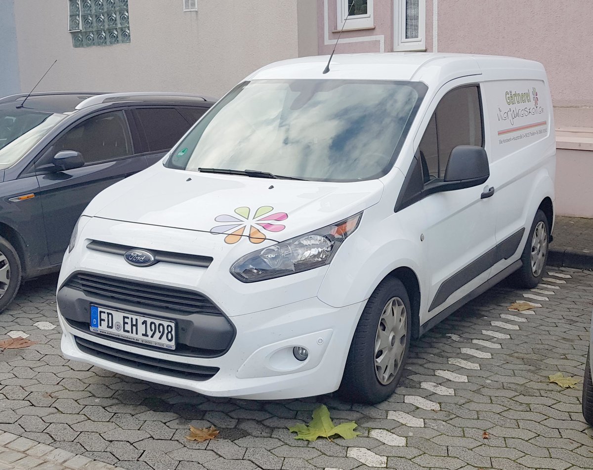 =Ford Transit Connect der Gärtnerei  vierjahreszeiten  steht im November 2019 in Hünfeld 