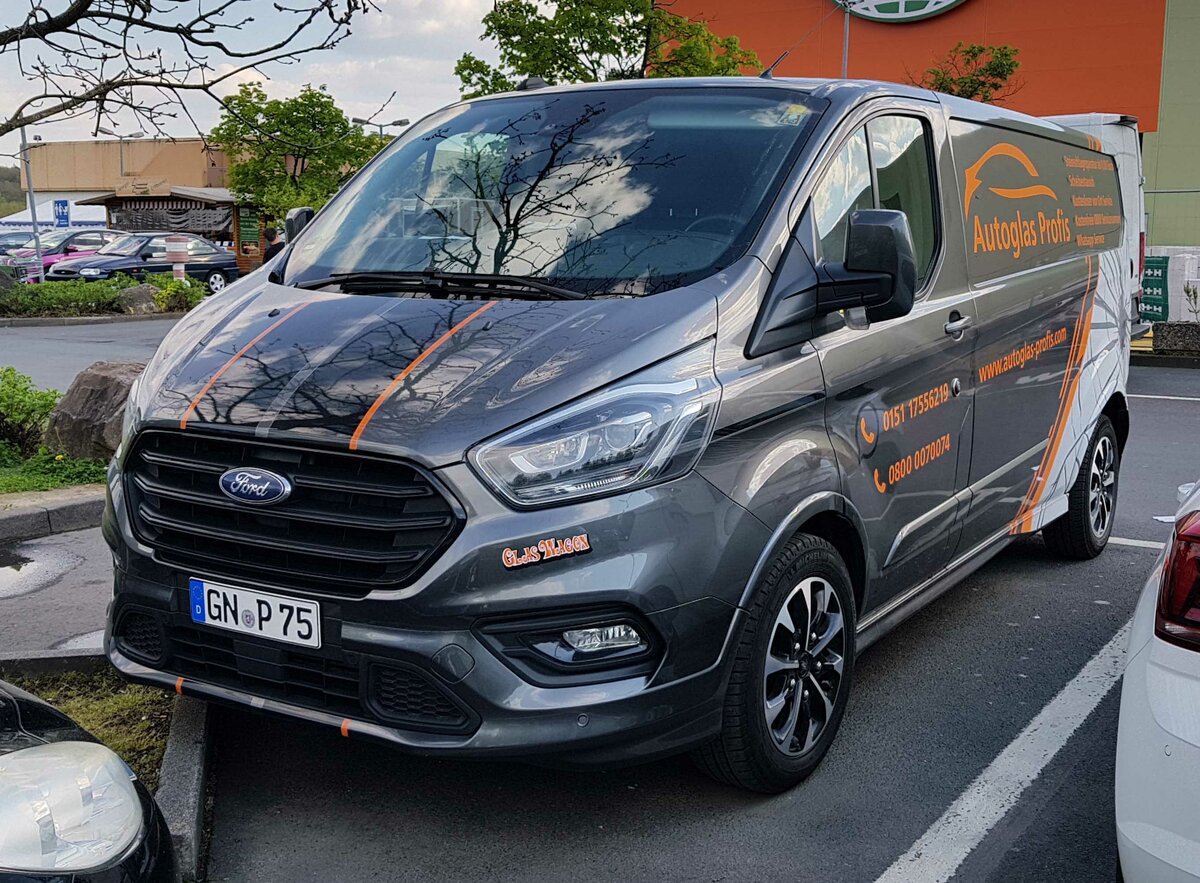 =Ford Transit Custom der AUTOGLAS-Profis steht im Mai 2022 in Wächtersbach