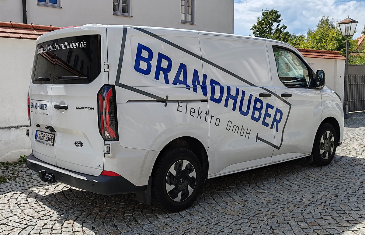=Ford Transit Custom der Firma BRANDHUBER, gesehen in Alt�tting im August 2026