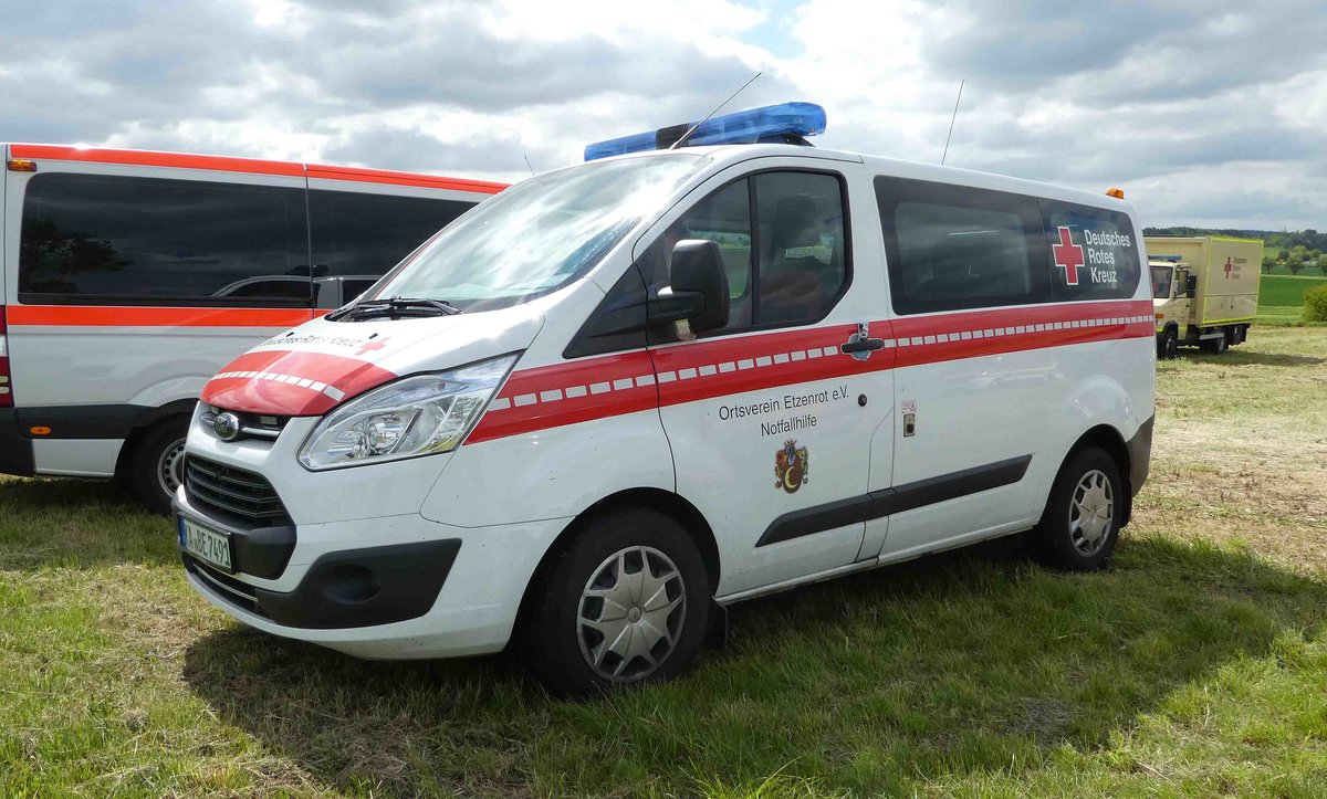 =Ford Transit des DRK OV ETZENROT e.V. Notfallhilfe steht auf dem Parkgelände der RETTmobil Fulda im Mai 2019