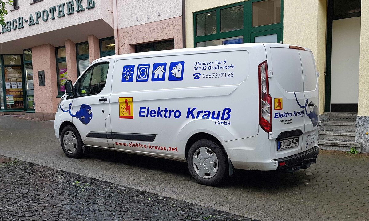 =Ford Transit von Elektro-KRAUSS steht im Juli 2021 in Hünfeld