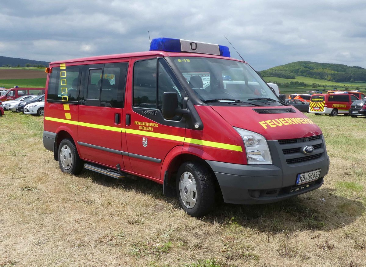 =Ford Transit der Feuerwehr HALGEHAUSEN, steht auf dem Besucherparkplatz der Rettmobil 2019 in Fulda, 05-2019
