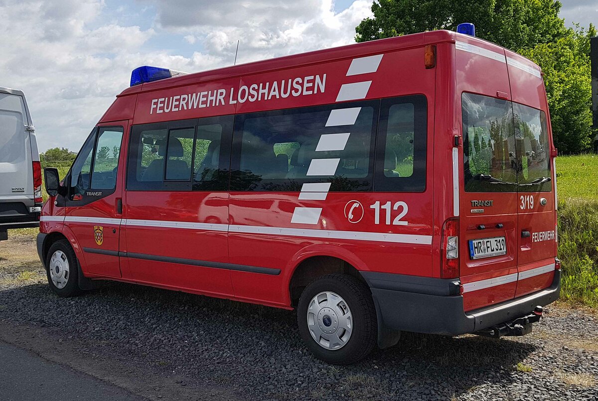 =Ford Transit der Feuerwehr LOSHAUSEN, steht auf dem Parkplatz der Rettmobil 2022, 05-2022