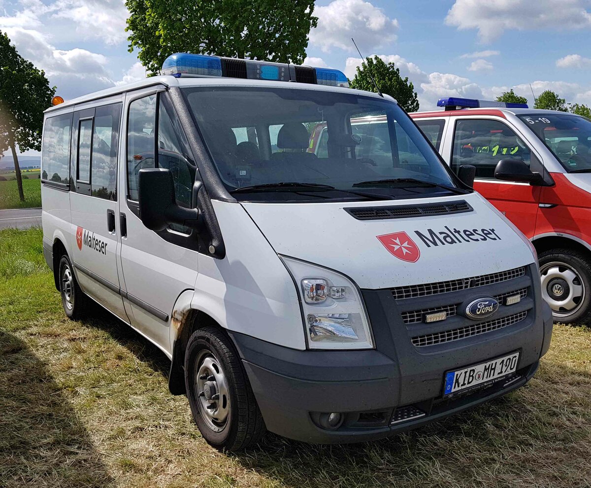=Ford Transit der MALTESER, abgestellt auf dem Parkplatz der RettMobil 2022 in Fulda