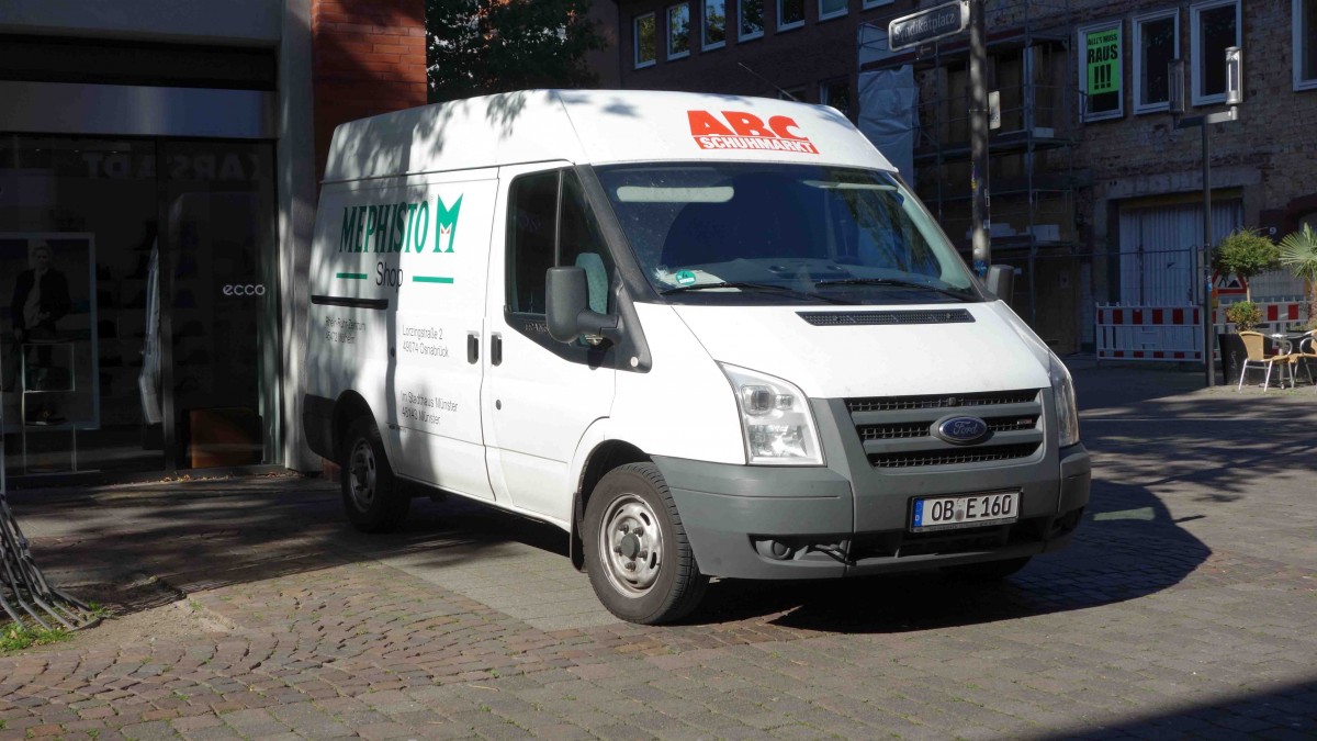 Ford Transit von  Mephisto-Shop  steht im Oktober 2015 in Münster