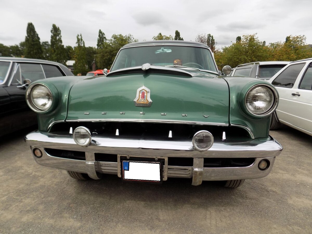 Frontansicht eines Mercury Series 3M  Monterey  fourdoor Sedan aus dem Jahr 1953. Oldtimertreffen Nordstern Klassik in Gelsenkirchen am 16.08.2026.
