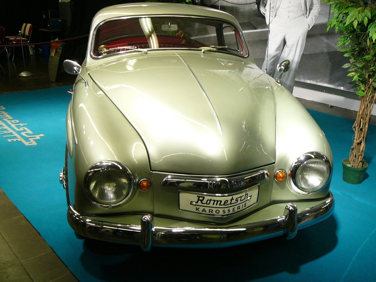 Frontansicht eines VW Besskow Coupe aus der Karosserieschmiede Rometsch/Berlin. Techno Classica Essen April 2016. 