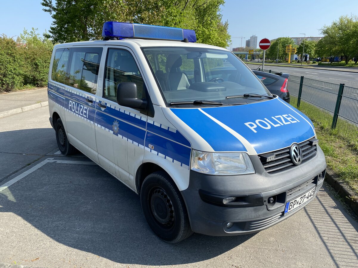 Funkwagen auf VW T5 der Bundespolizei, Marzahn im Mai 2022.