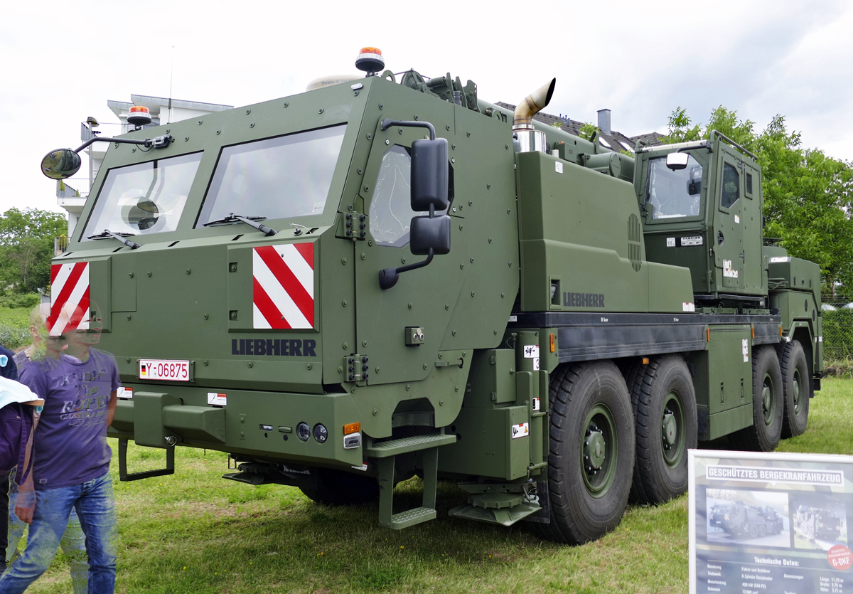Geschütztes Bergekranfahrzeug (G-BKF) mit Liebherr Kran, 544 PS, am Tag der Bundeswehr in Koblenz - 15.06.2019