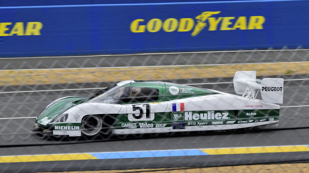 Geschwindigkeit- Rekord Wagen in Le Mans, WM P88 / Peugeot  ZNS4 2.8L Turbo V6, Projekt 400, Roger Dorchy fuhr 1988 mit dem WM P88 auf der Hunaudières 405 km/h, . Schaulaufen der Super- Autos am 10.6.23 vor dem Start der 91. 24h LM, Leider konnte ich nicht über den Zaun fotografieren. 