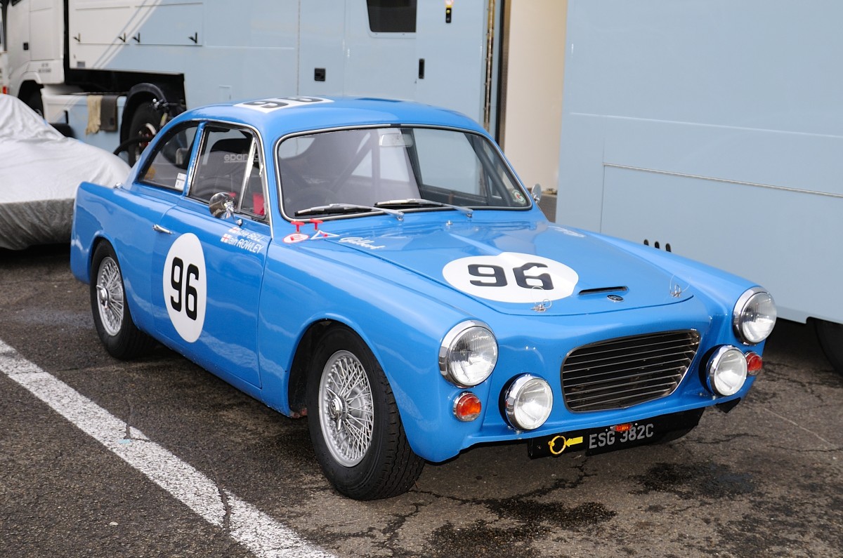 GILBERN GT1800, abgestellt im Fahrerlager am 19.92015, in Spa Francorchamps , SPA SIX HOURS Classic 19.September 2015.
https://de.wikipedia.org/wiki/Gilbern