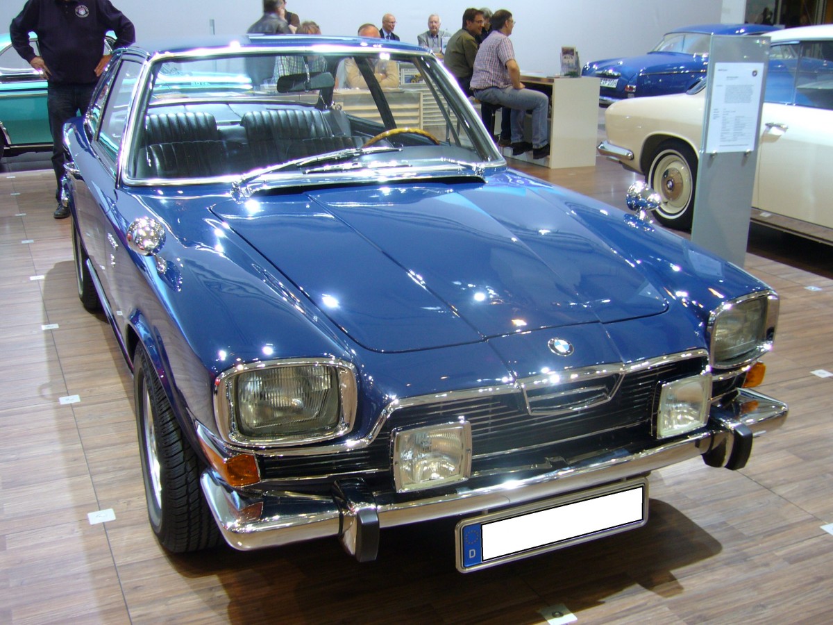 Glas 3000 V8 Coupe. 1967 - 1968. Die von Frua gezeichnete Karosserie erinnert ein wenig an zeitgenössische Maseratimodelle. Nach der Übernahme durch BMW blieb dieses, ursprünglich Glas 2600 V8 genannte Modell, noch bis 1968 (BMW) Glas 3000 V8 im Programm. Der 2982 cm³ große V8-motor leistet 160 PS und beschleunigt das Coupe auf 195 km/h. Techno Classica am 18.04.2015.