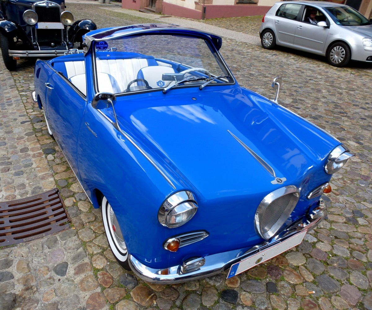Glas Goggomobil Coupe, umgebaut zum Cabrio, gesehen am Marktplatz von Endingen/Kaiserstuhl, Juni 2013