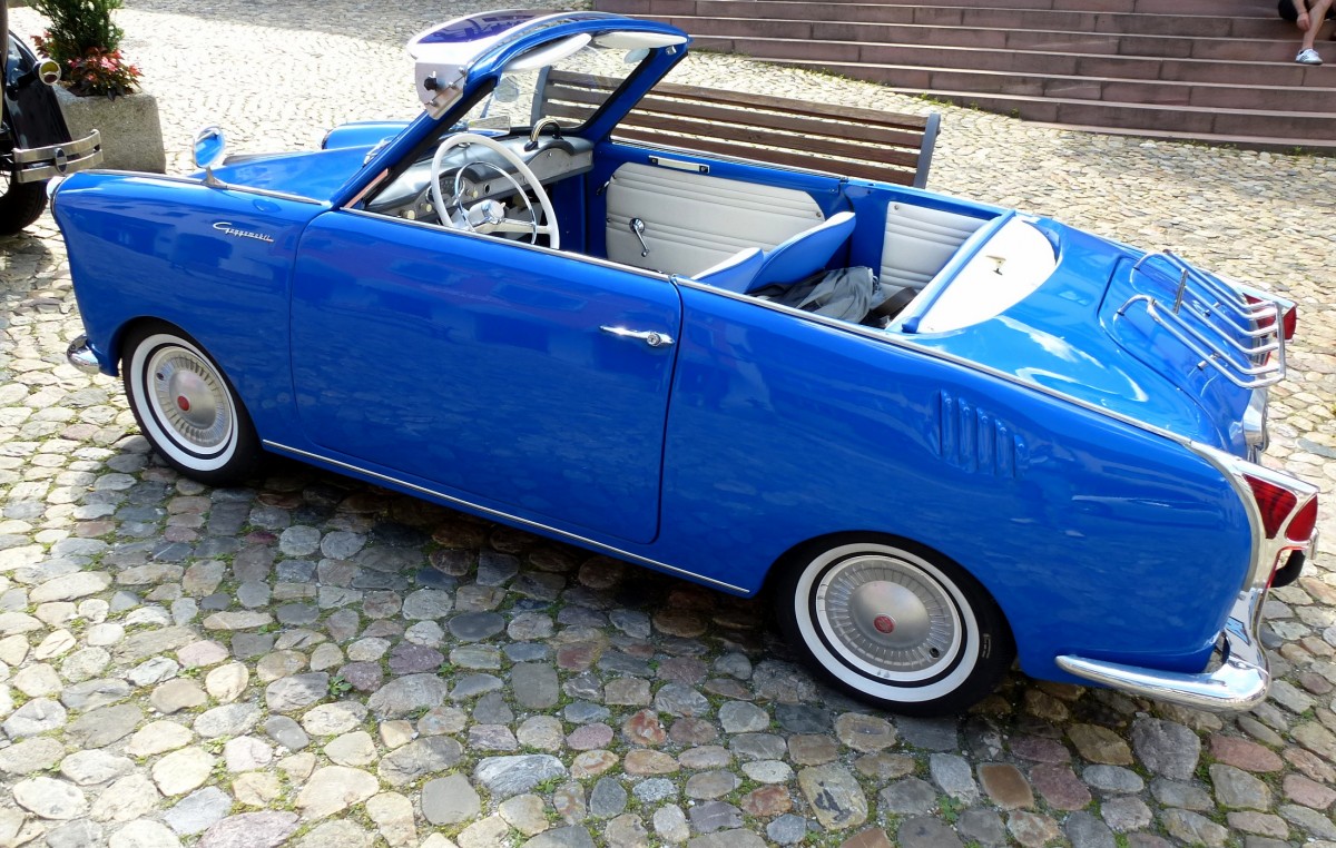 Glas Goggomobil Coupe, umgebaut zum Cabrio, stand auf dem Marktplatz in Endingen/Kaiserstuhl, Juni 2013 
