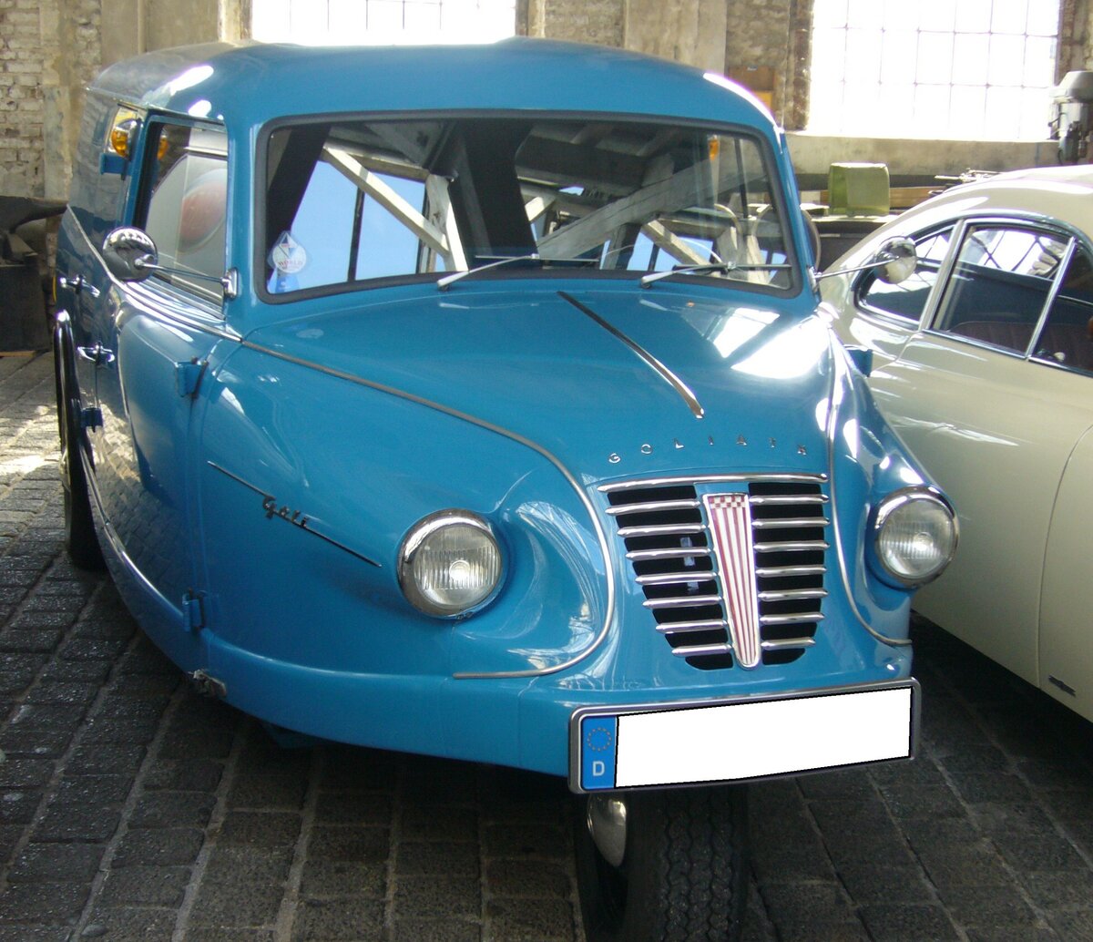 Goliath Goli Kastenwagen aus dem Jahr 1959. Der Goliath Goli Kastenwagen, wurde von 1955 bis 1961 produziert. Die Goli-Modelle waren die letzten klassischen Dreiräder aus dem Hause Borgward. Insgesamt wurden in Bremen 9.904 Goli-Dreiräder produziert. Eine solcher Goliath-Goli Kastenwagen kostete exakt DM 4.200,00. Der Zweizylinderzweitaktmotor leistete bis 1957 16 PS aus einem Hubraum von 493,5 cm³. Danach reduzierte sich der Hubraum auf 461 cm³ Hubraum und die Leistung sank auf 15 PS. 50. Jahrestreffen der Borgward I.G. e.V. an der  Alten Dreherei  in Mülheim an der Ruhr.