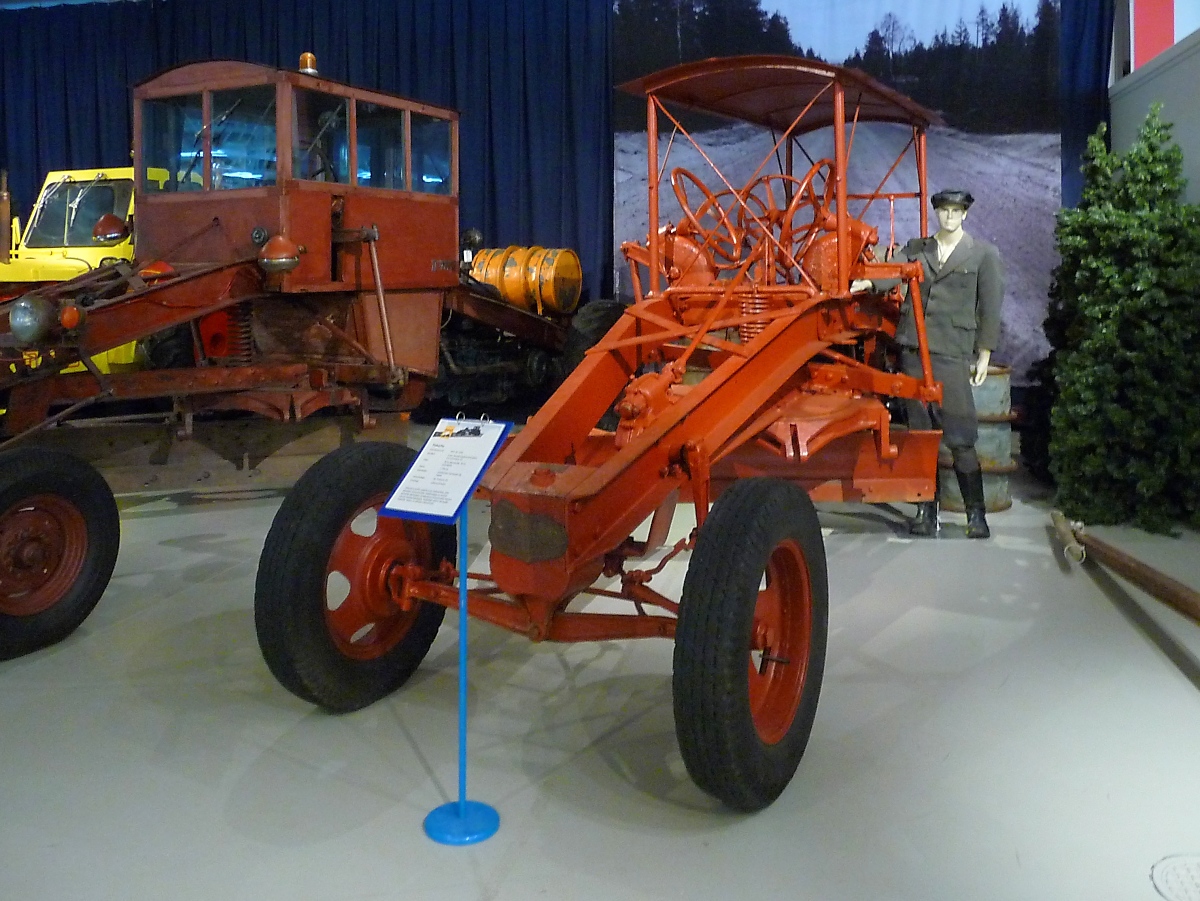 Grader, Baujahr 1931/32, 4,4l 4-Zylinder mit 30 PS, 3,75t

Mobilia Automuseo, Kangasala, Finnland, 14.4.2013