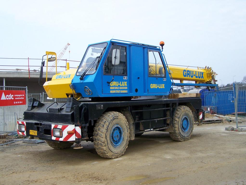 Grove GMK 2020 wurde beim Neubau des Terminals am Flughafen Luxembourg eingesetzt, 01.04.2007